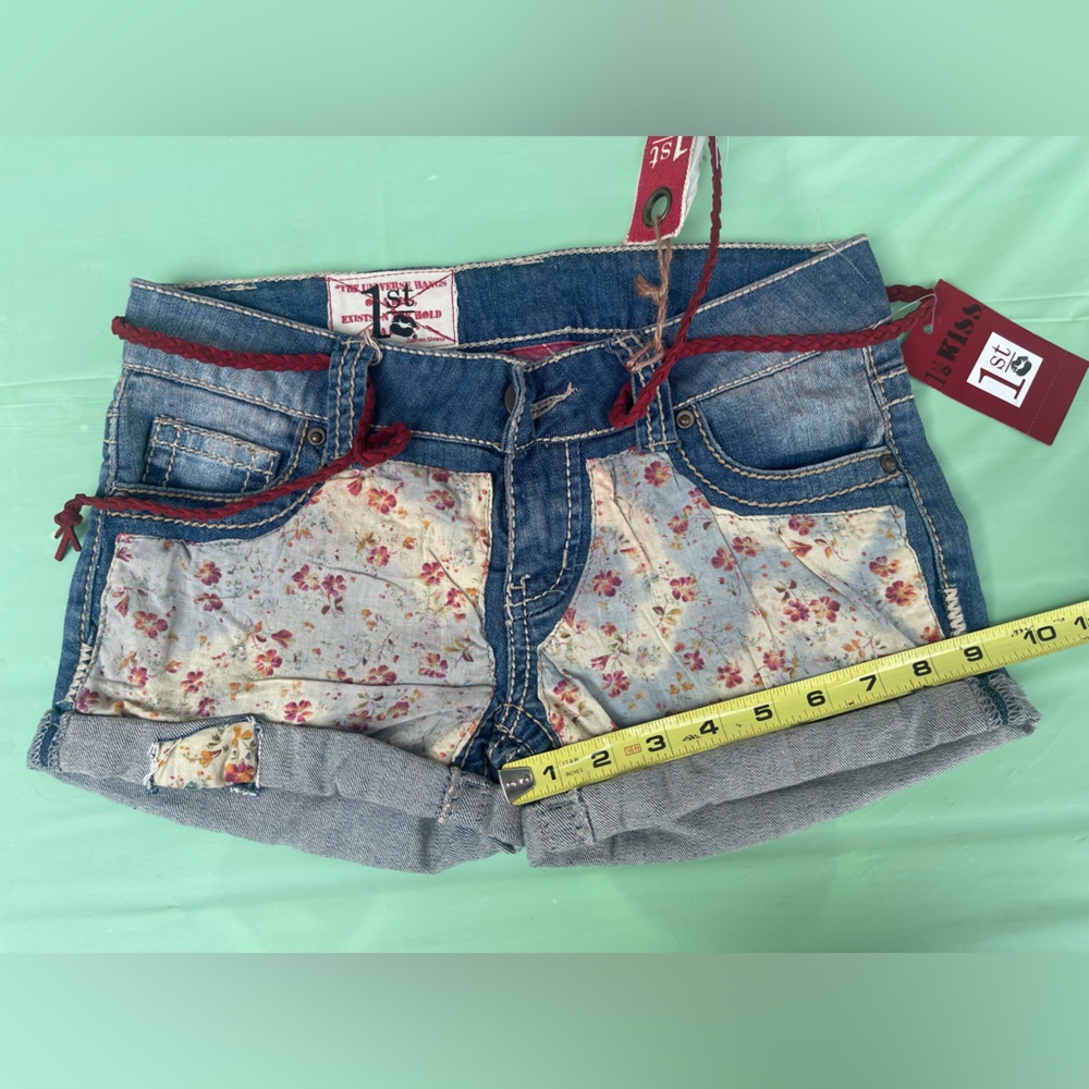 LOW RISE 1st KISS Floral Denim Women's Shorts SIZE 0 JUNIORS NWT - Picture 10 of 15